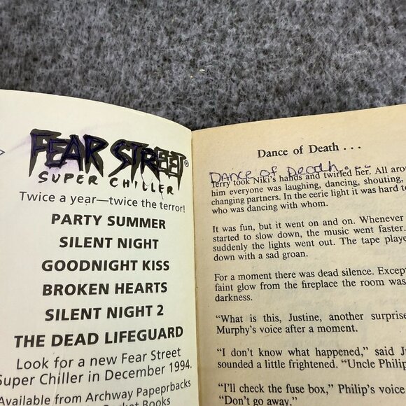 ✅Mixed Lot of 19- 90's VTG R.L. Stine Books Fear Street & Other Horror Halloween - Picture 16 of 16